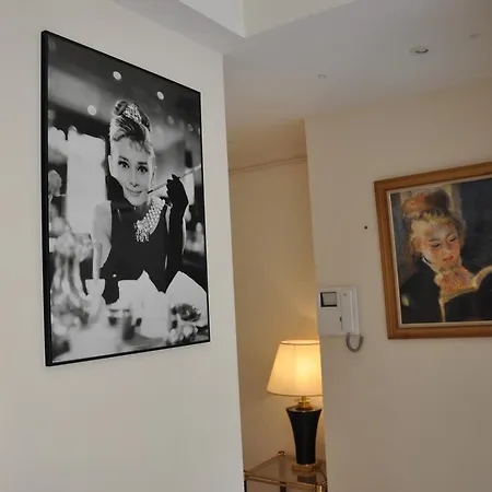 Le Christina-la Madeleine Apartment